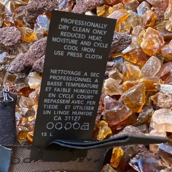 👗Donna Karan Black Skirt with a peek a boo mesh lining at the bottom. Sz 4 EUC! - Picture 4 of 8